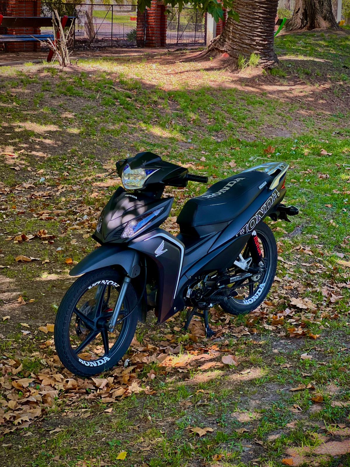HONDA Wave S (Diseño 2021 con Laterales Honda)